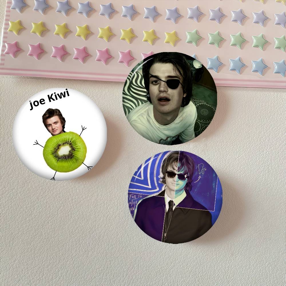 Actor Joe cool Keery  New Broo - Gaming Console Buttons recensione e prezzo